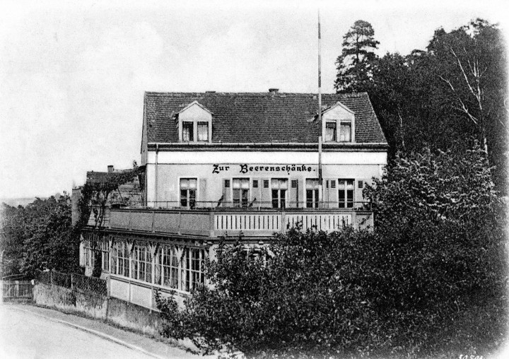Die „Beerenweinschänke“ am Ende der Ulrichstraße im Loschwitzer Ortsteil Schöne Aussicht, um 1910. Historische Ansichtskarte (Archiv Christian Mögel)