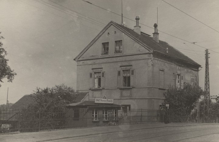 Im kleinen Anbau am Haus war der Blumenladen zu finden, den viele Loschwitzer auf dem Weg zum Friedhof nutzten Foto: Elbhang-Photo-Galerie (Edith Tackmann)