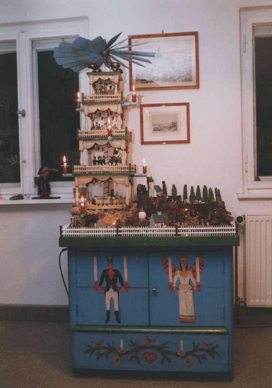 Der aus dem Erzgebirge stammende historische Weihnachtsberg war in den vergangenen Jahren zum offenen Adventskalender im Hause von Eberhard Münzner zu besichtigen. Foto: E. Münzner