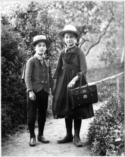 Titelseite des Buches mit Otto und Anna Kotzsch als Schulkinder. Gestaltung: Holger Friebel