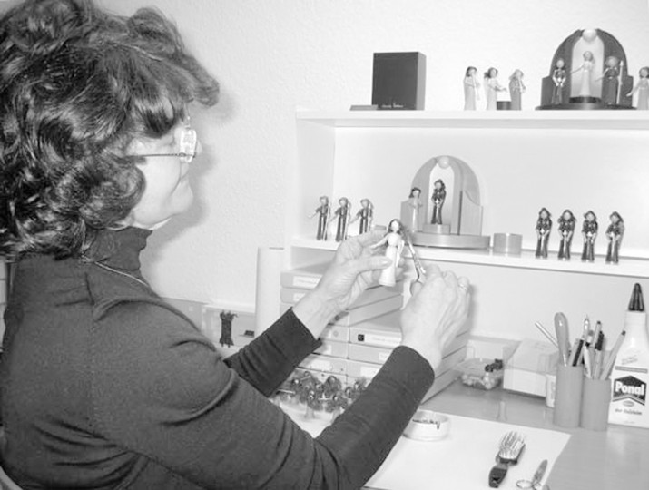 Annelie Wiltner in ihrer Werkstatt auf der Grundstraße. Foto: PR
