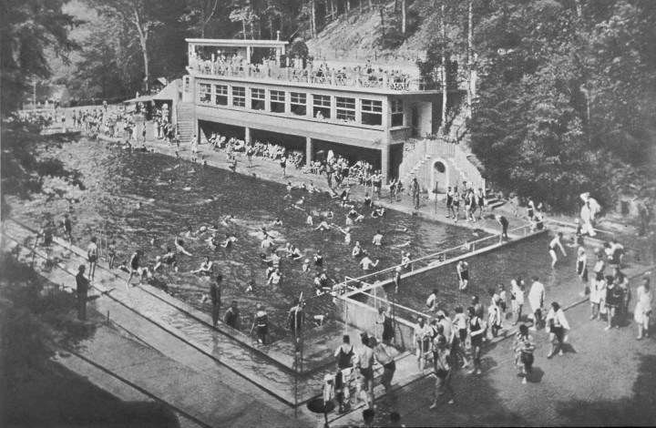 Wird das Bühlauer Bad, hier in den fünfziger Jahren, ein Privat-Pool? Foto: Archiv Roland Lorenz