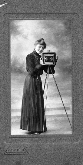 Dame mit Stereo-Photoapparat. Fotos: Sammlung Milde