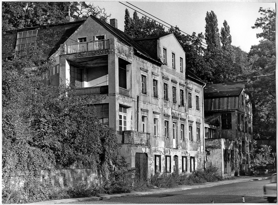 Heute nicht mehr existierendes Haus Pillnitzer Landstraße 29 (1987) – nach Kriegsende Atelier der Fotografen Pan und Christine Walter. Foto: Wolfgang Nützenagel