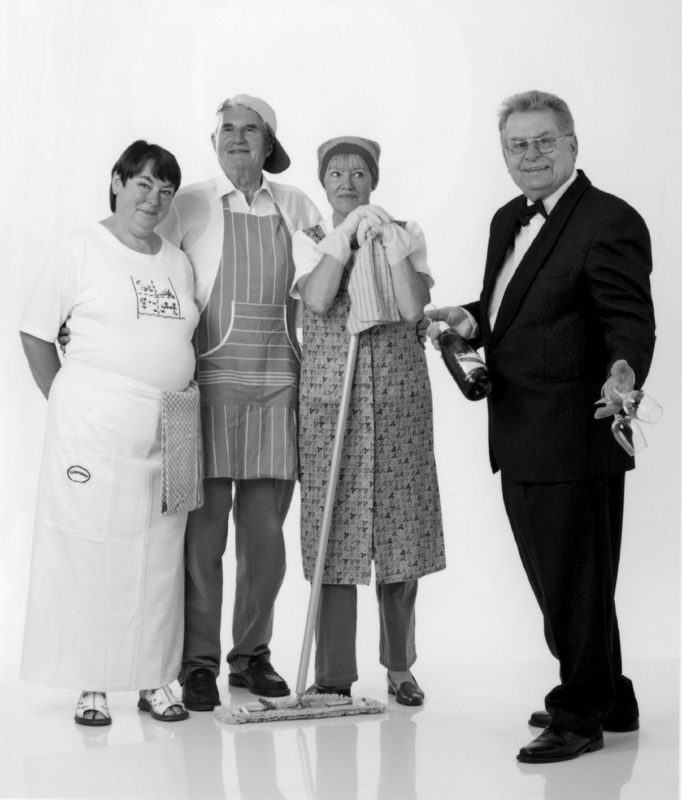 Die Theatergruppe „Loschwitzer Spielmacher“ (Foto: Tobias Koch, siehe auch Titelbild) tourt momentan mit einer Kriminalkomödie „Fünf Türen“ durch Dresden und Umgebung Foto: Bülowh