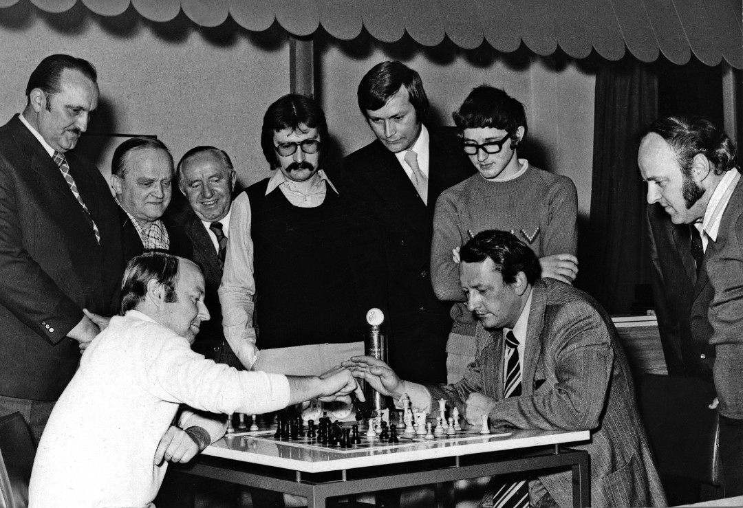 Manfred Mädler (rechts) in Lübeck beim städtischen Pokalausscheid, 1975. Foto: privat