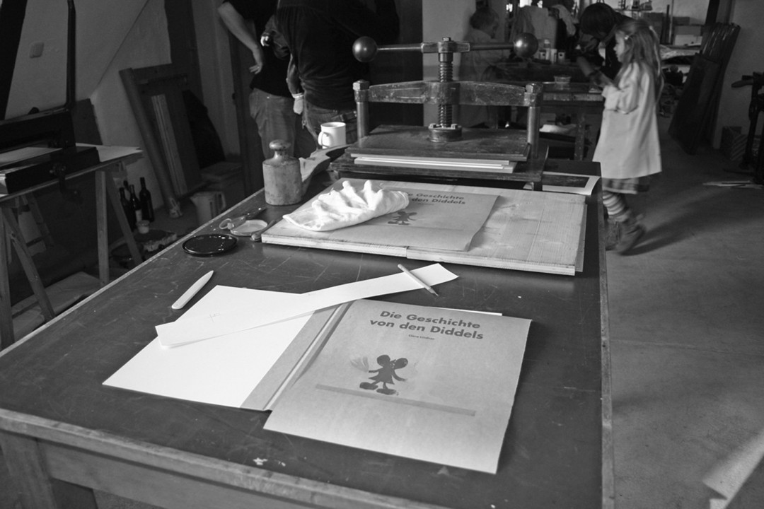 Die Buchpresse in der Buchkinder-Werkstatt.Foto: Bettina Lindner