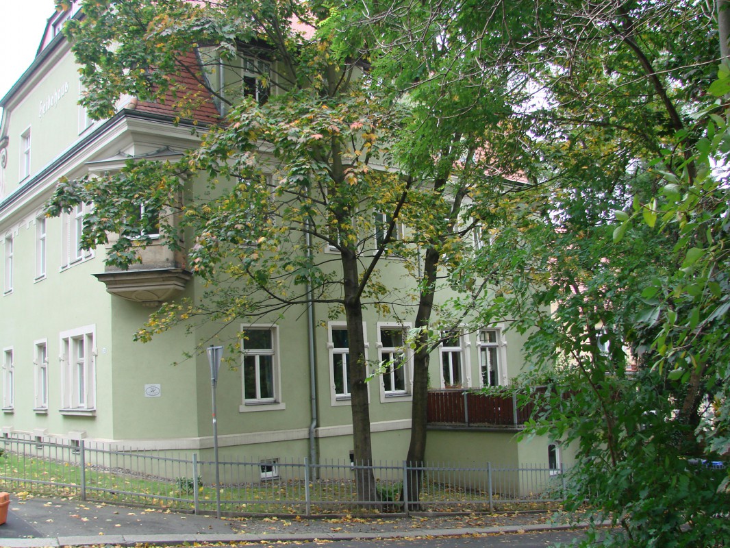 Das sanierte Haus Bautzner Landstraße 72 wurde am 1. Oktober 2008 fotografiert. Text und Foto: Dr. Lindenau
