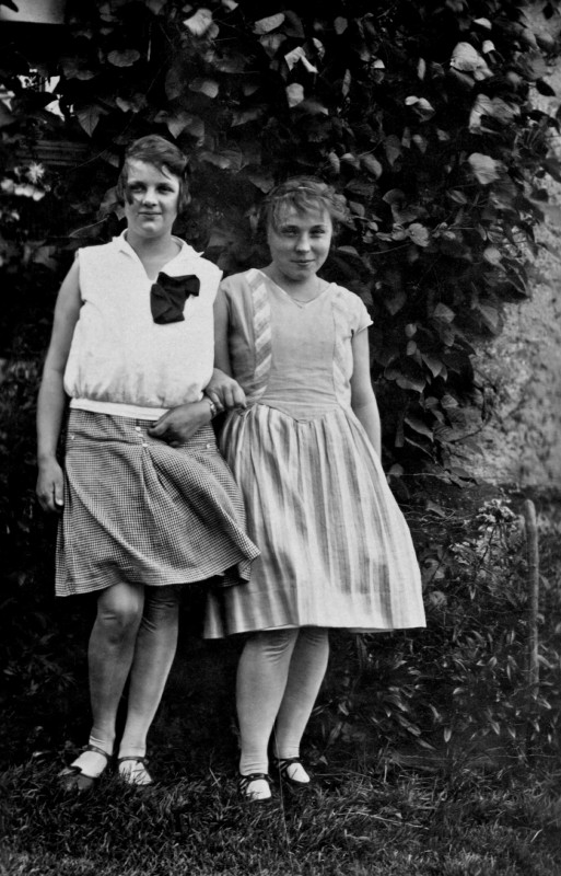 Magdalena Kupfer (rechts) im Alter von 17 Jahren. Foto: Sammlung Magda Kupfer