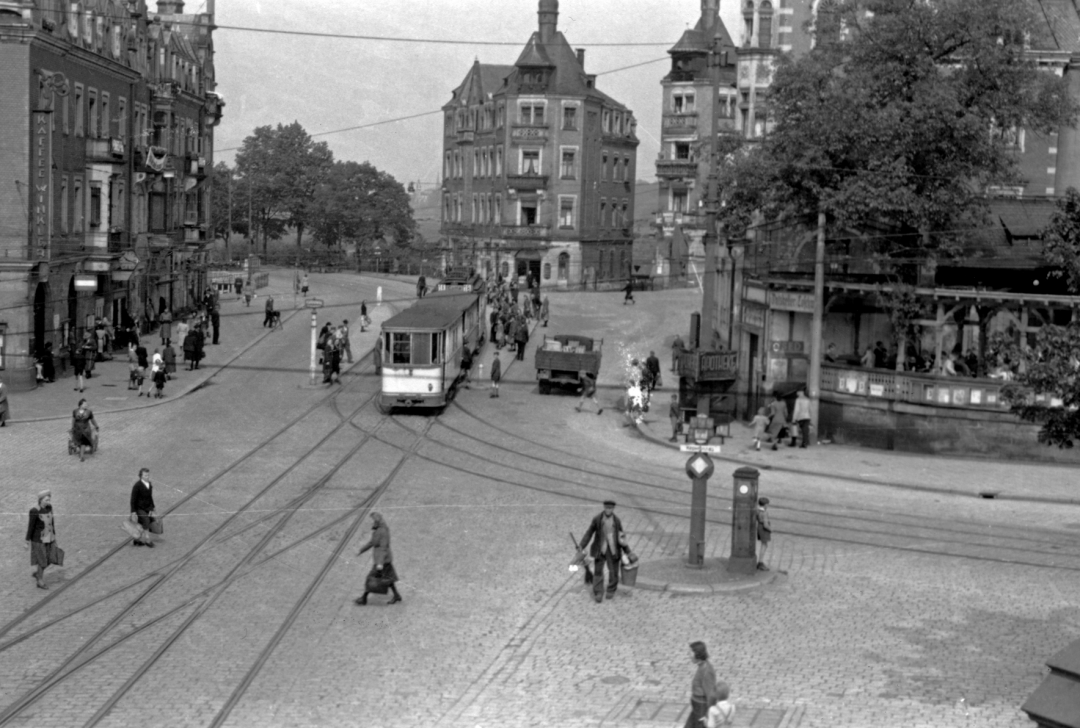 Der Körnerplatz mit dem „Bräustüb’l“ (rechts) in den 1950er Jahren. Foto: Margarete Schumann/Sammlung Rosig