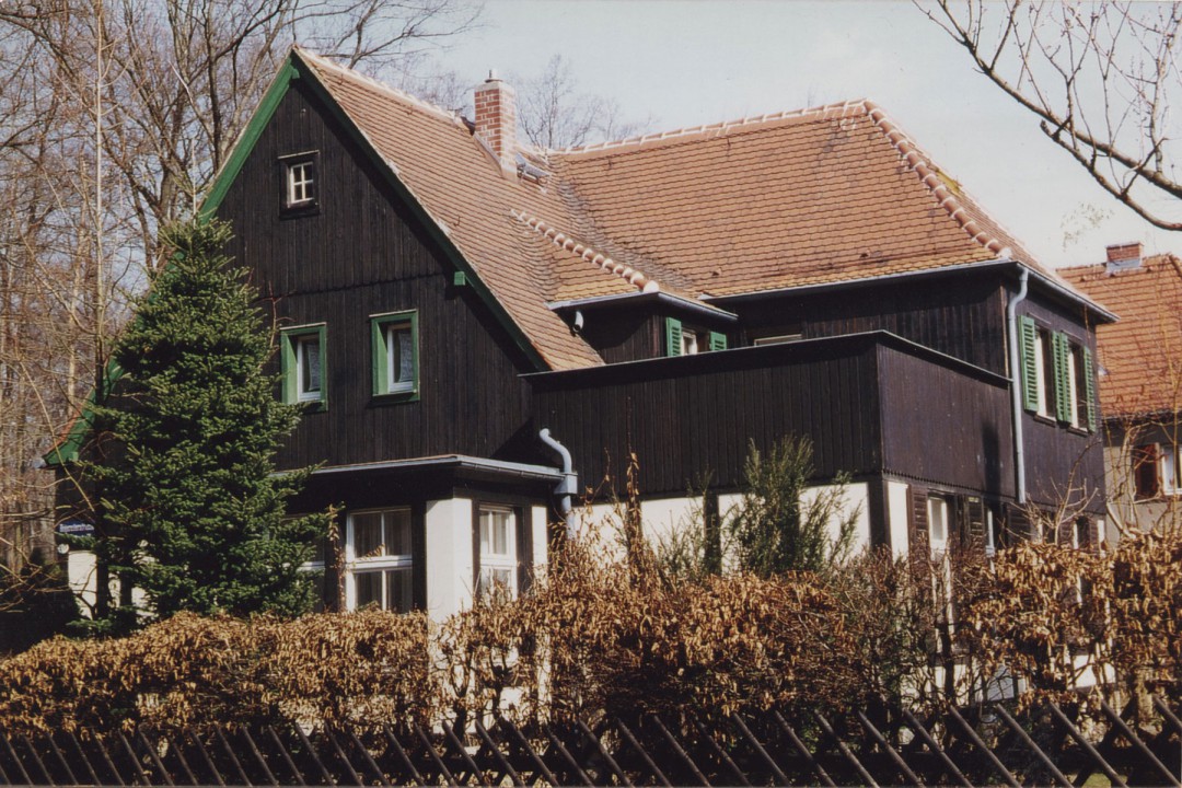 Das Haus Hegereiterstraße 20 in den 90er Jahren.