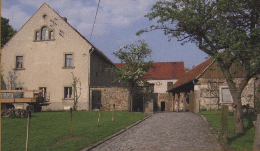 Wo ist denn hier das Theaterfoyer? Die „Auffahrt” zum Hoftheater Foto: Theaterflyer