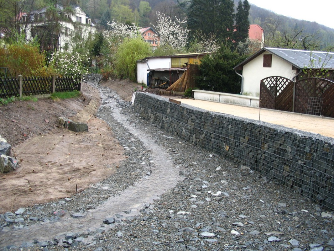 Unterhalb der Dresdner Straße besteht bereits ein Treibgut- und Sedimentfang, zum Schutz der Pillnitzer Landstraße und der darunter liegenden Bebauung. Foto: Landeshauptstadt Dresden, Umweltamt