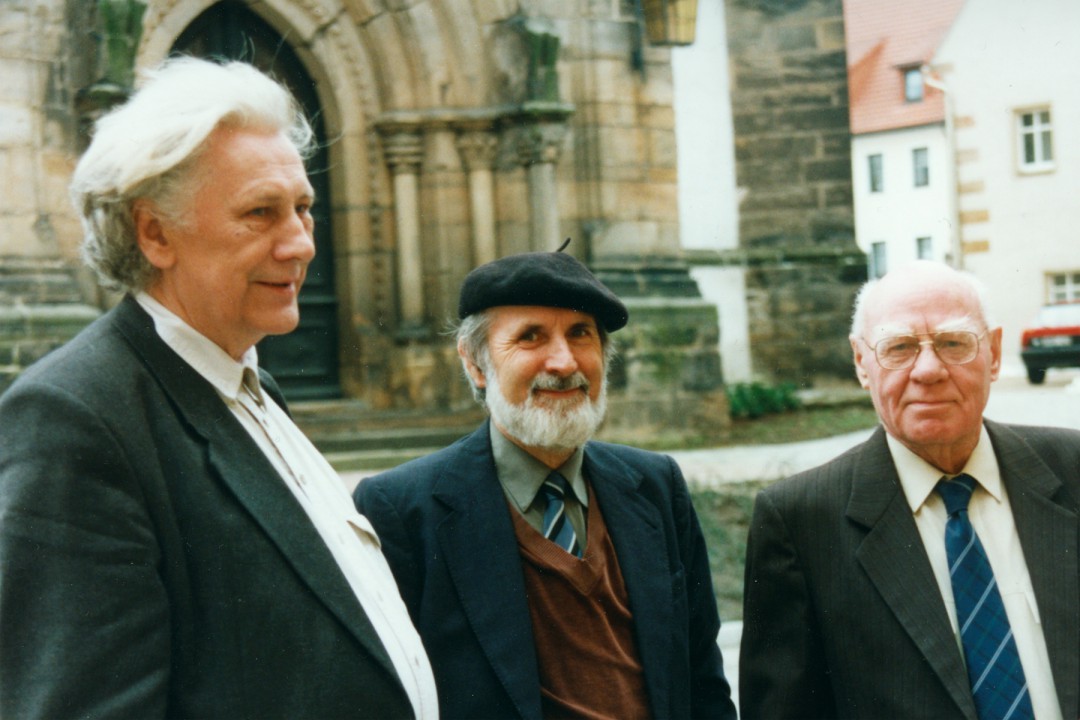 Diether Schmidt, Günter Groß und Erhard Frommhold (v.l.n.r) bei der Ausstellung Curt Querner in Dippoldiswalde 2001 Foto: Gisela Bartholomay