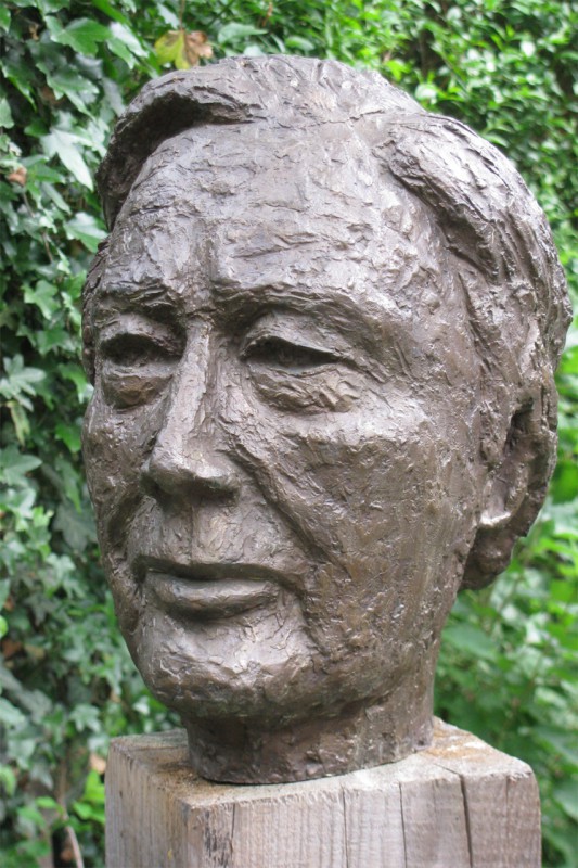 Diese Porträtplastik von Diether Schmidt wurde von Hans-Volker Mixsa während mehrerer Sitzungen in Berlin modelliert. Foto: Hans-Volker Mixsa