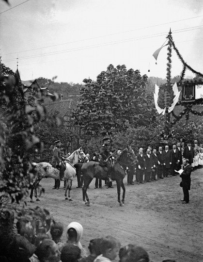 Empfang von König Friedrich August III. durch Wachwitzer Einwohner am Königlichen Grundstück, Mai 1905. Foto: Franz Gaudernack, Archiv; G. Butze (Elbhang-Photo-Galerie)