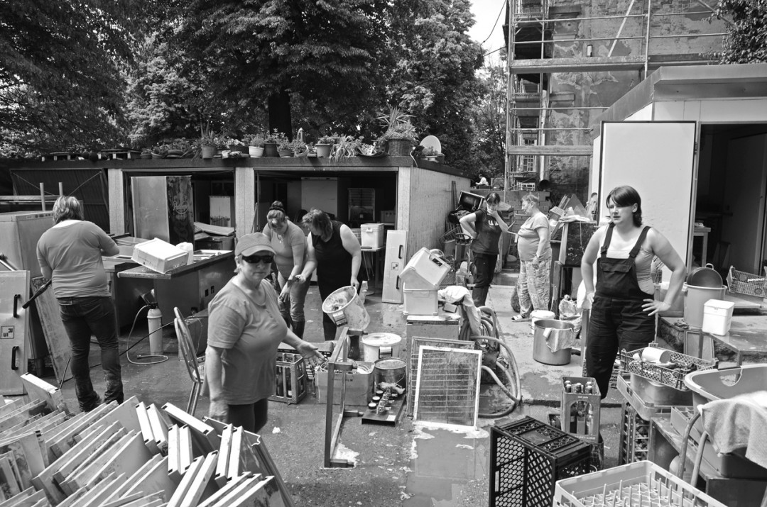 Putzaktion im „Körnergarten“. Foto: Jürgen Frohse