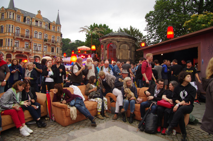 Auf dem Dorfplatz Loschwitz – wie zuhause. Foto: Jürgen Frohse